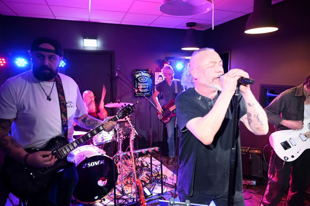 ../Images/10 jaar Ro's Barbershop 180.jpg